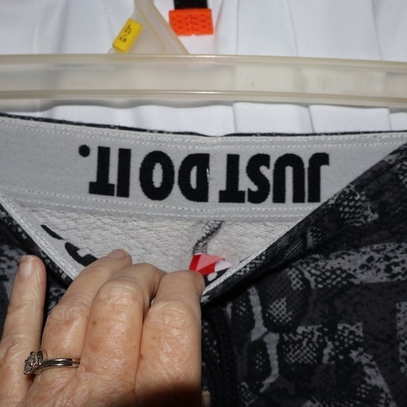 Nike Just Do It Joggers, Size Medium, Cuffed ankles No pockets - Picture 2 of 11